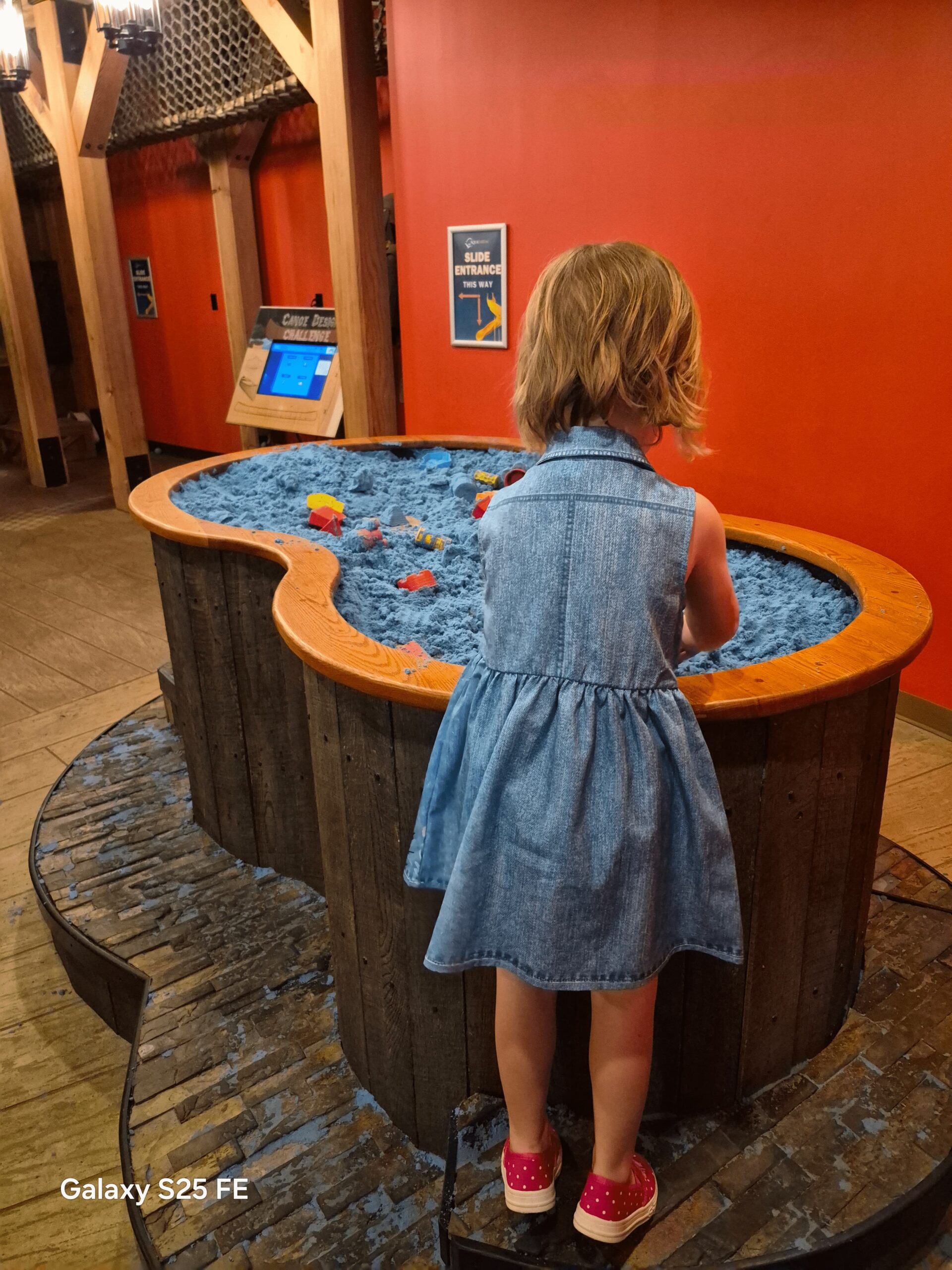 Aquatarium blue sand